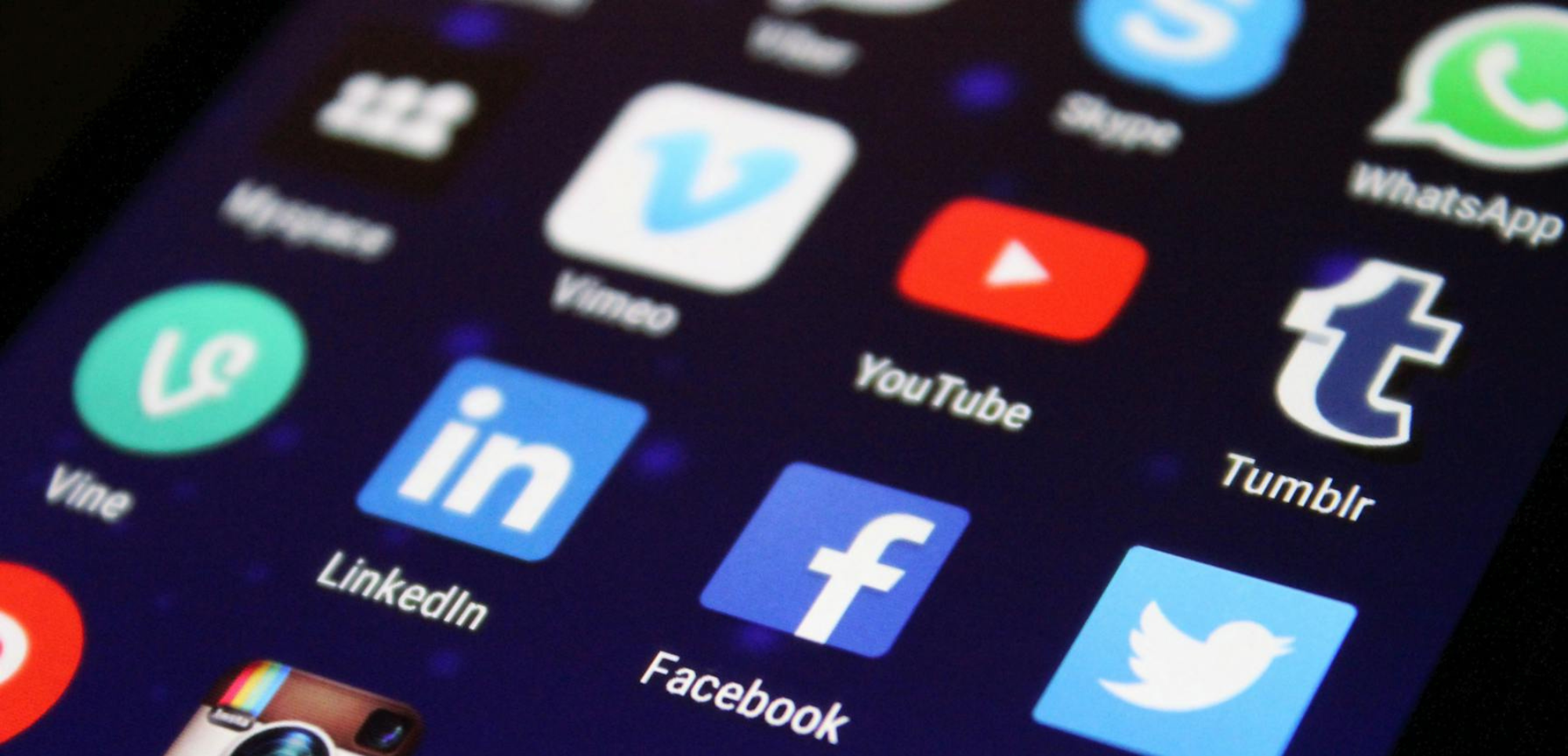 icone de divers réseaux sociaux qui représente la communication digitale